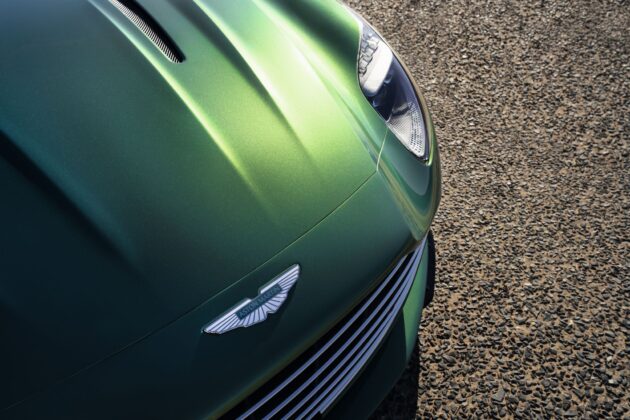 Aston Martin DB12 11