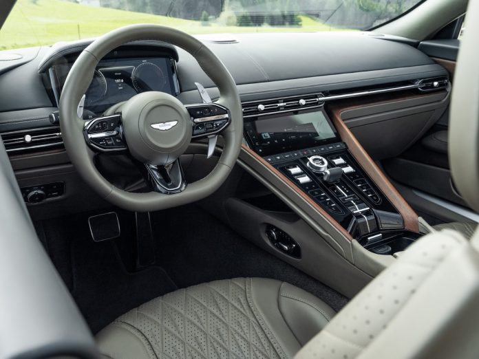 GTspirit AstonMartin DB12V 4